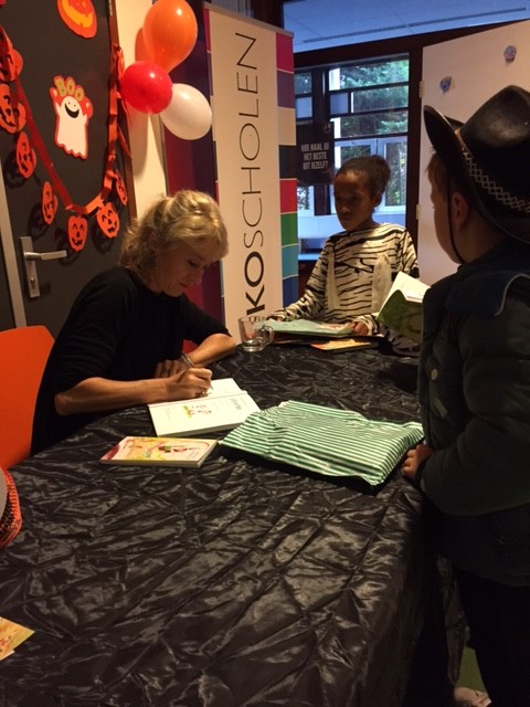 Kinderboekenschrijfster op Plesmanschool